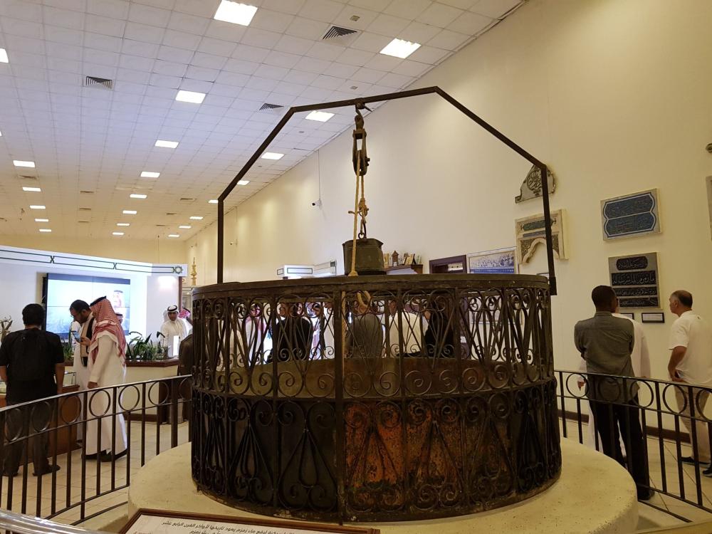 فوائد وتاريخ مياه زمزم ماء الحياة والشفاء