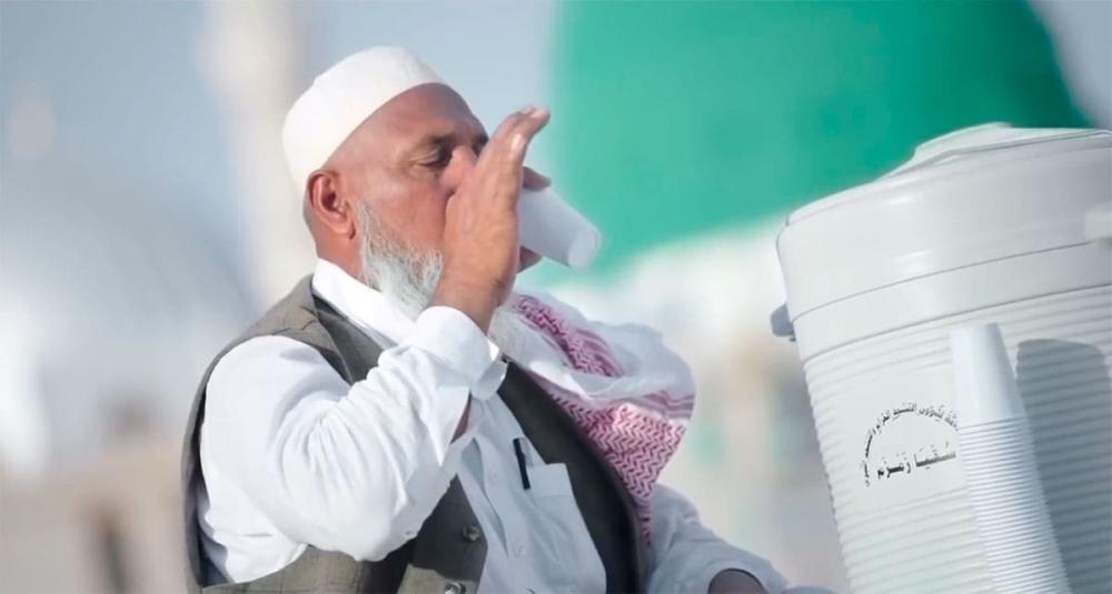 مياه زمزم: أصالة وفوائد صحية لا تُضاهى