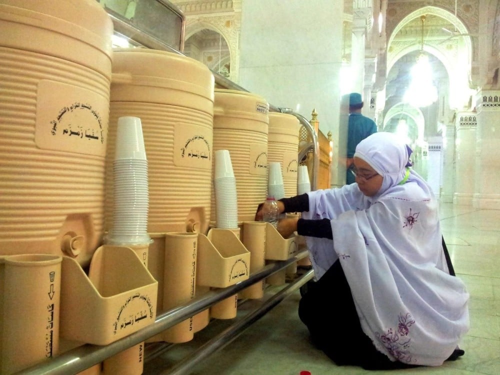 متجرنا لمياه زمزم: رحلة النقاء والثقة في كل قطرة