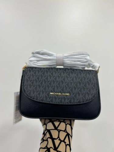 مايكل كورس نسائية