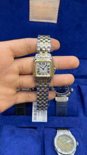 ساعات نسائية