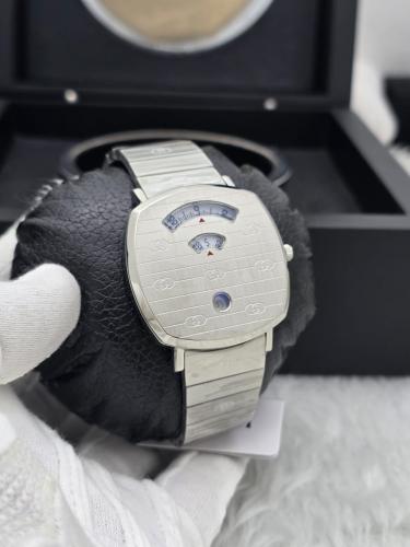 ساعة غوتشي نسائية