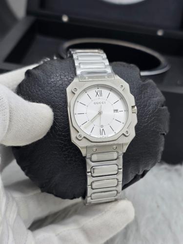 ساعة غوتشي G-flat