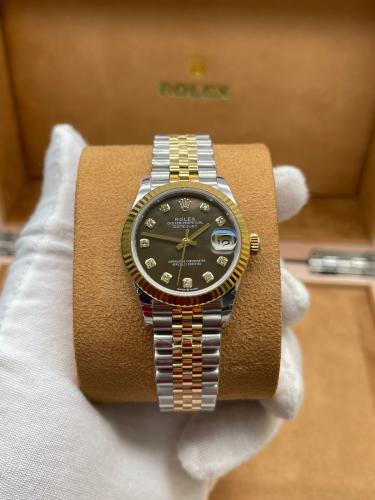 ساعات نسائية