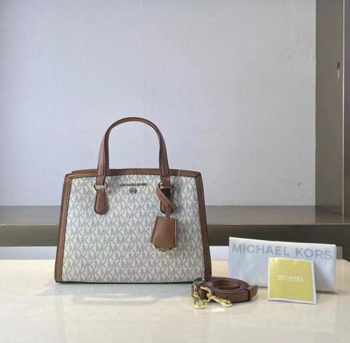 شنطة مايكل كورس