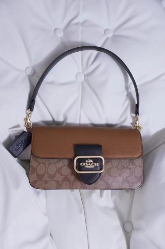 شنطة نسائية