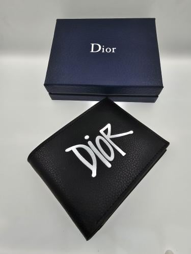 ديور بوك للجنسين