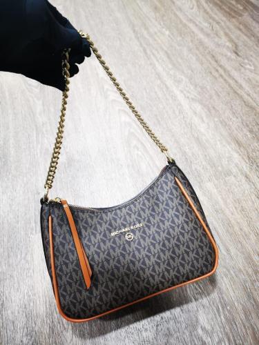 شنطة مايكل كورس