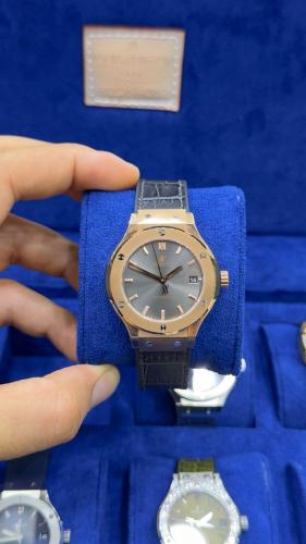 ساعة هوبلو نسائية كوبي سويس