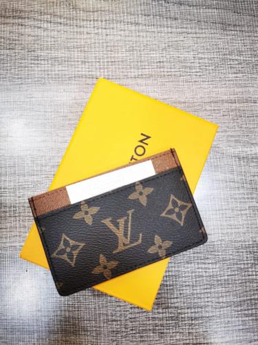 لويس فيتون محافظ نسائية