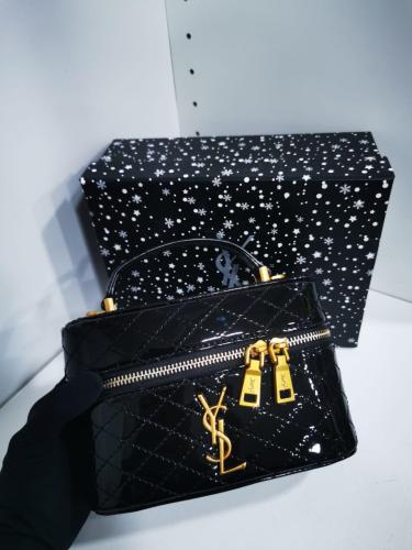 شنطة سان لوران