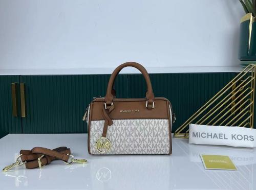 شنطة مايكل كورس