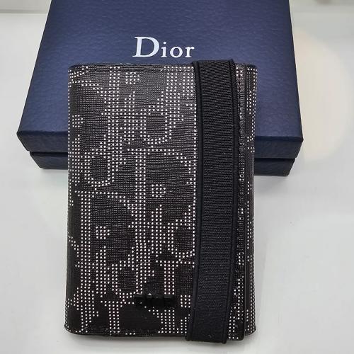 ديور بوك للجنسين