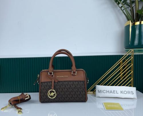 شنطة مايكل كورس