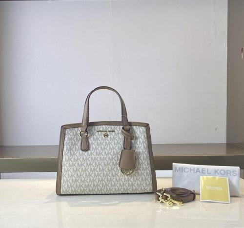 شنطة مايكل كورس