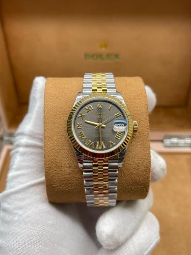 ساعات نسائية كوبي سويس