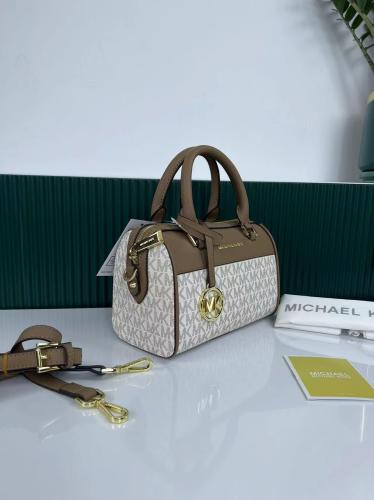 شنطة مايكل كورس