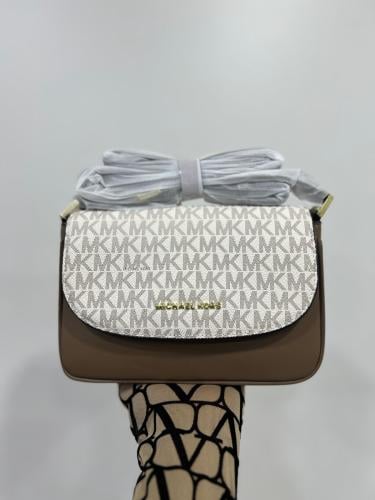 شنطة مايكل كورس