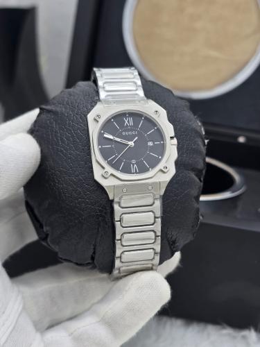 ساعة غوتشي G-flat