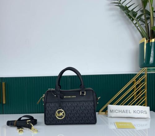 شنطة مايكل كورس