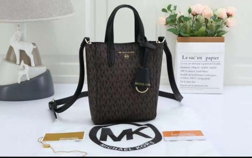 شنطة مايكل كورس