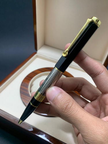 قلم مونت بلانك درجة أولى