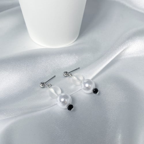 حلق اللولو مع الحجر الشفاف | Pearl with the clear stone earrings