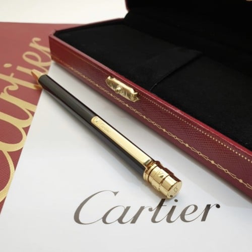 قلم ماركة كارتير اسود وذهبي كامل