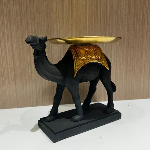 تحفة شكل جمل أسود