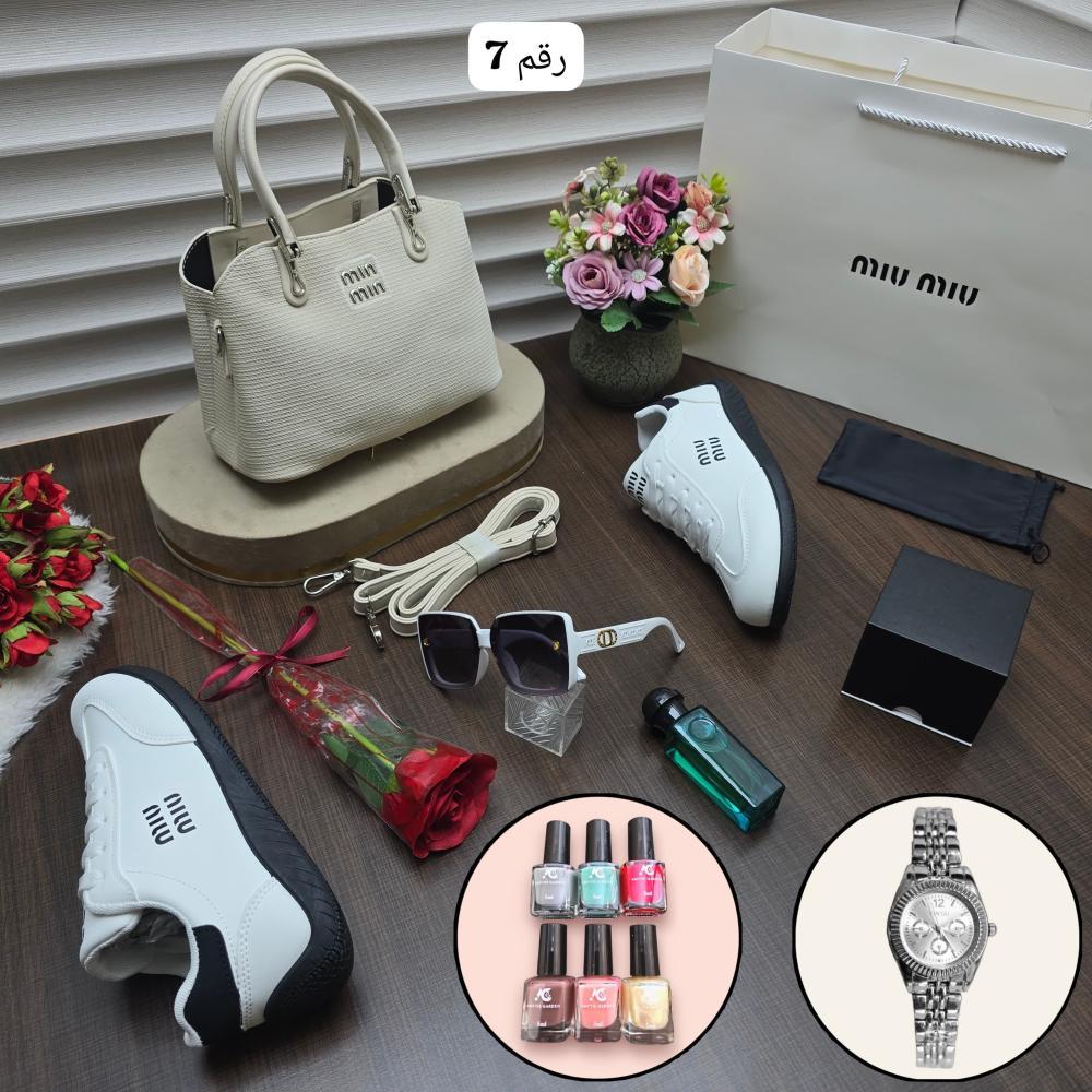 طقم نسائي ماركة ميو ميو مع هديه