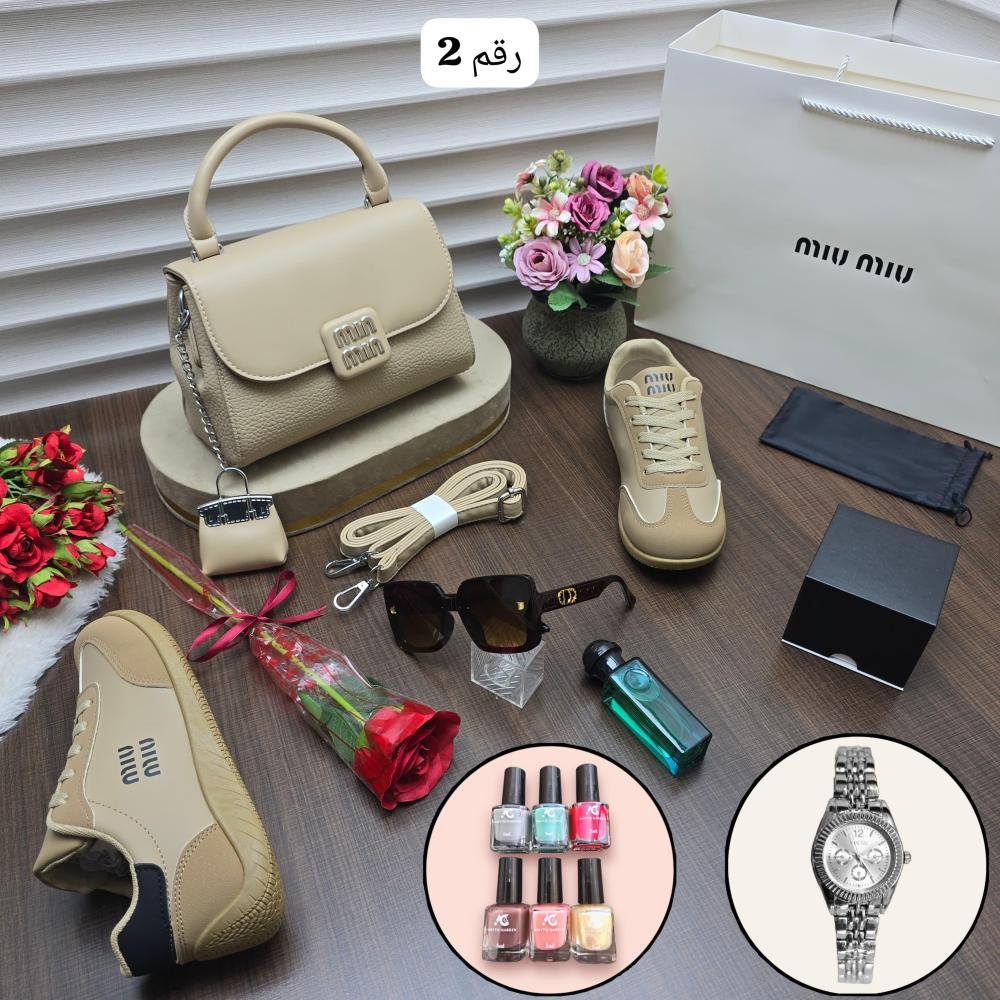 طقم نسائي ماركة ميو ميو مع هديه