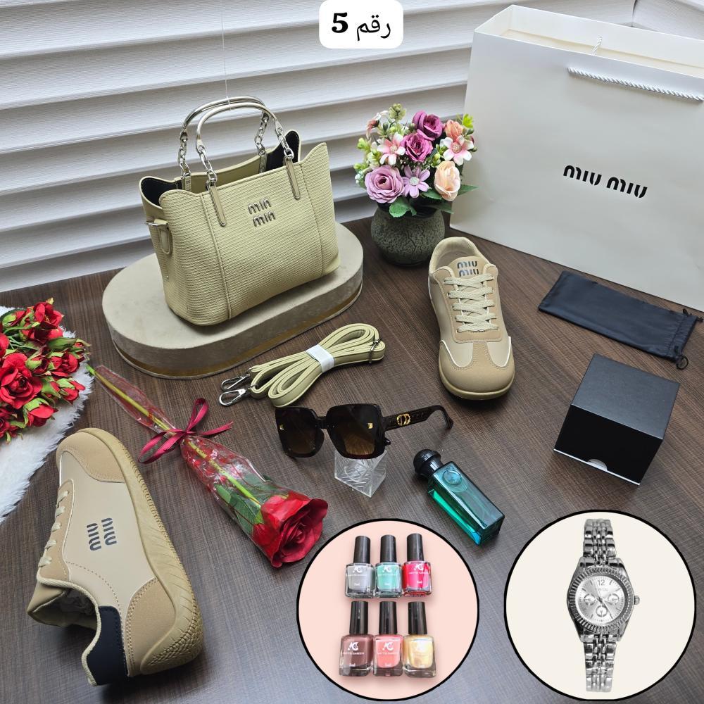 طقم نسائي ماركة ميو ميو مع هديه