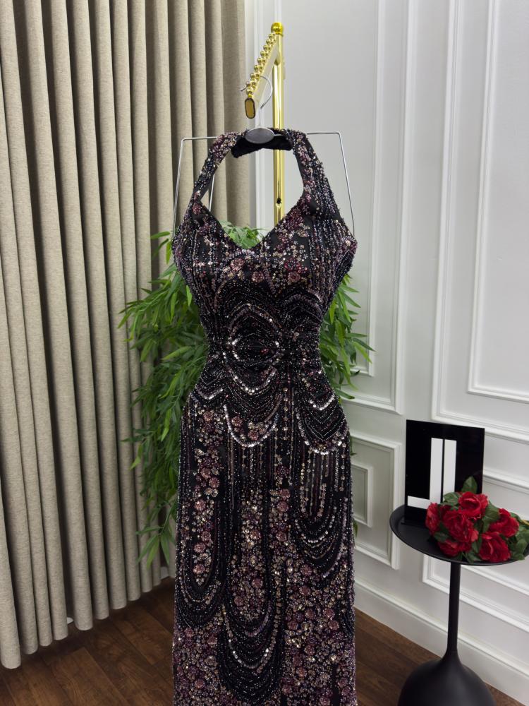 فستان اسود مميز