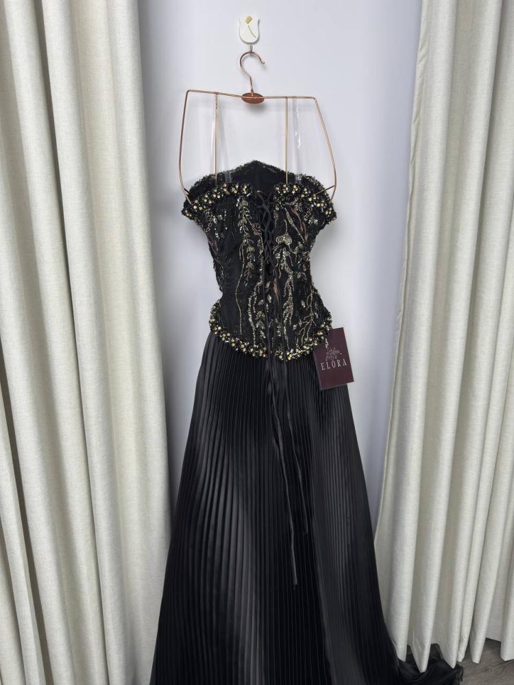 فستان اسود تطريز يدوي كلوش