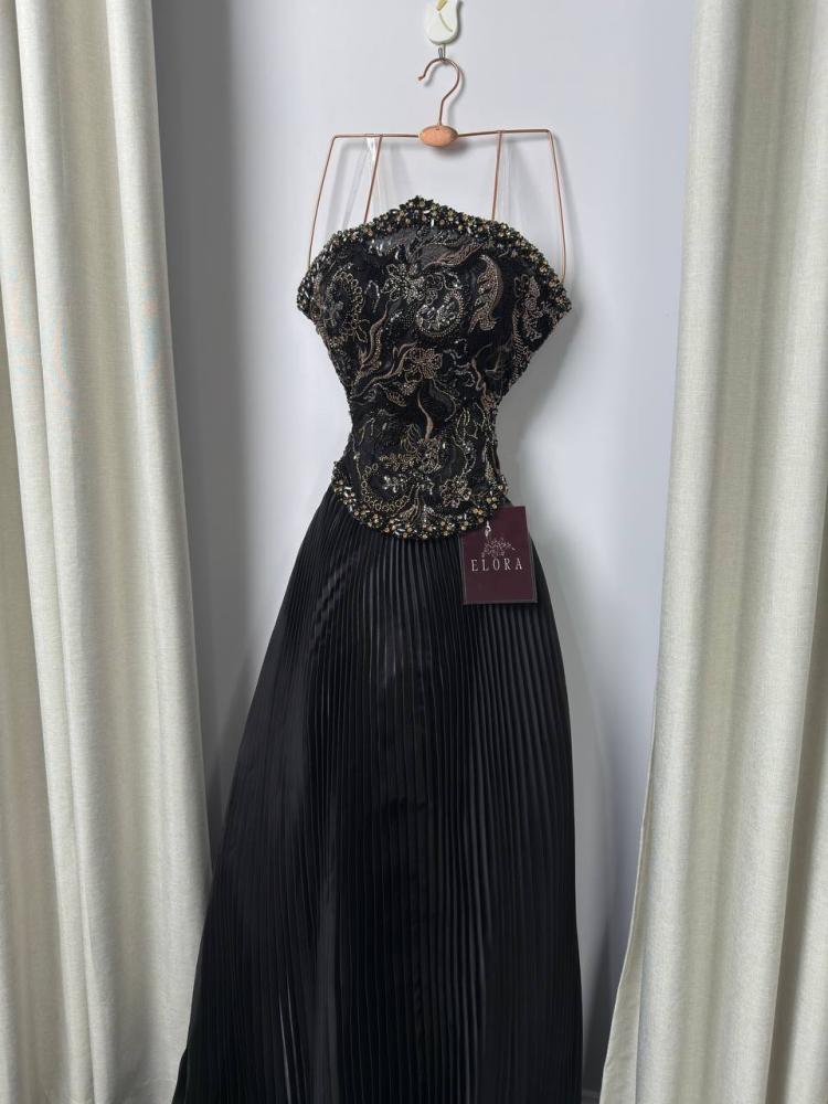 فستان اسود تطريز يدوي كلوش