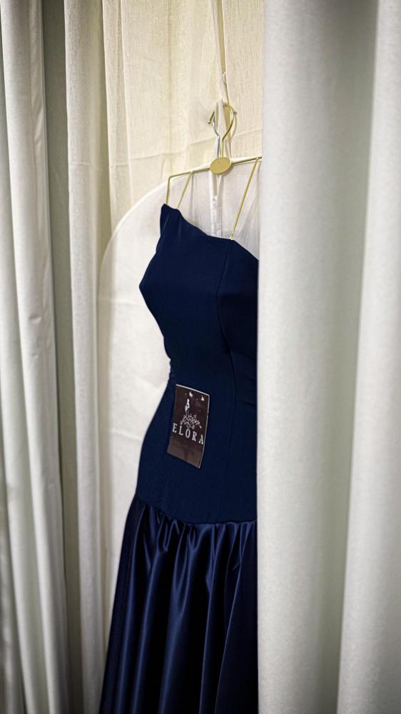 فستان باربي كحلي على تفته كلوش