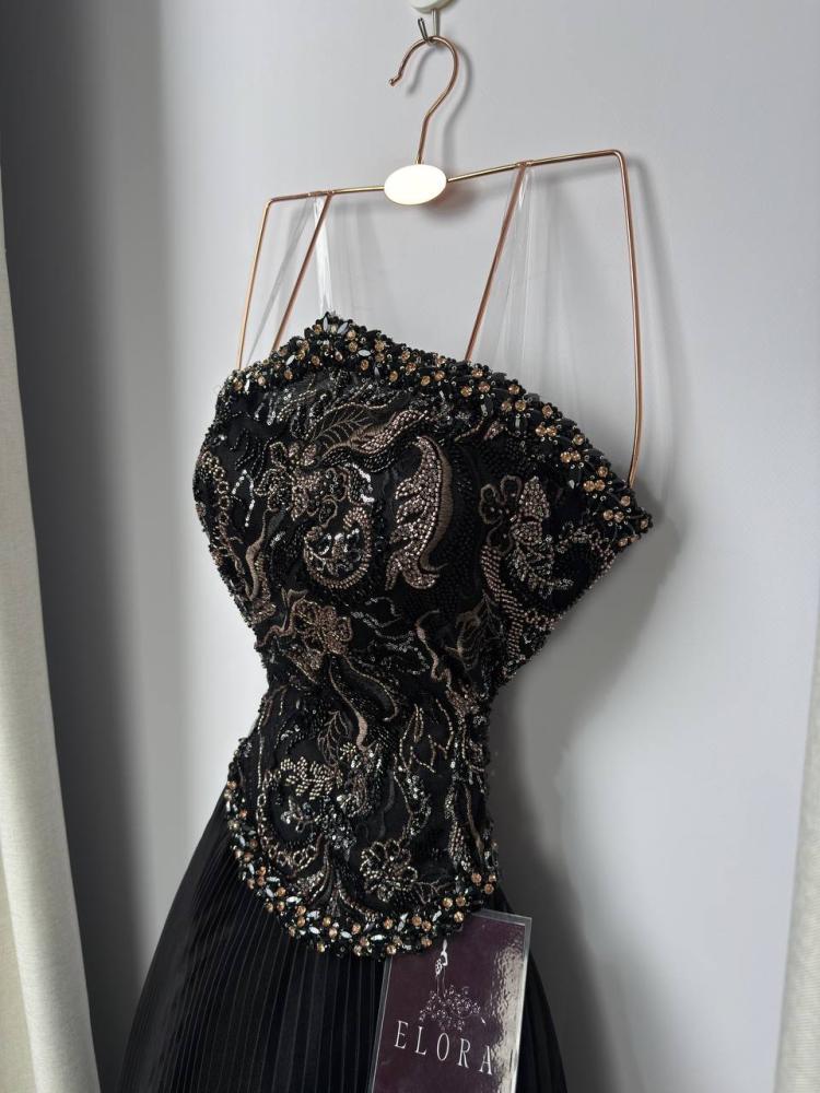 فستان اسود تطريز يدوي كلوش