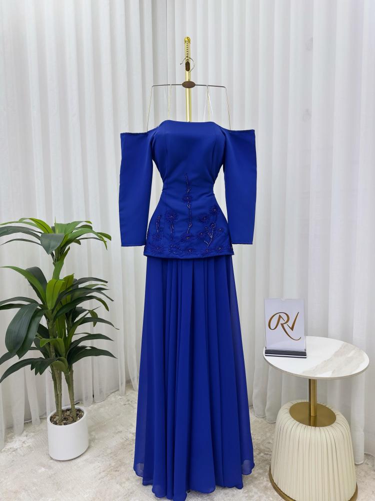 فستان نيلي على اكمام