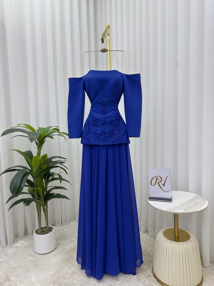 فستان نيلي على اكمام