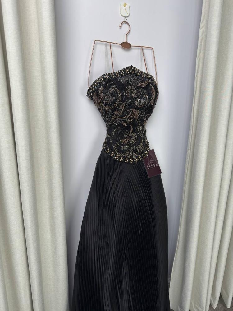 فستان اسود تطريز يدوي كلوش