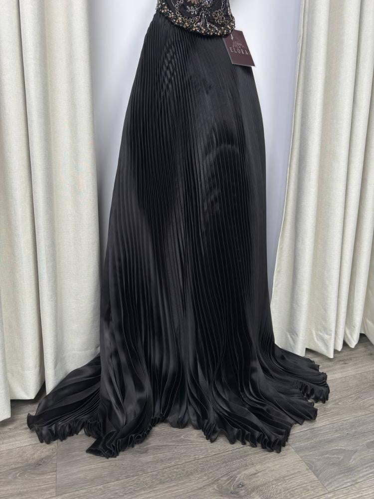 فستان اسود تطريز يدوي كلوش