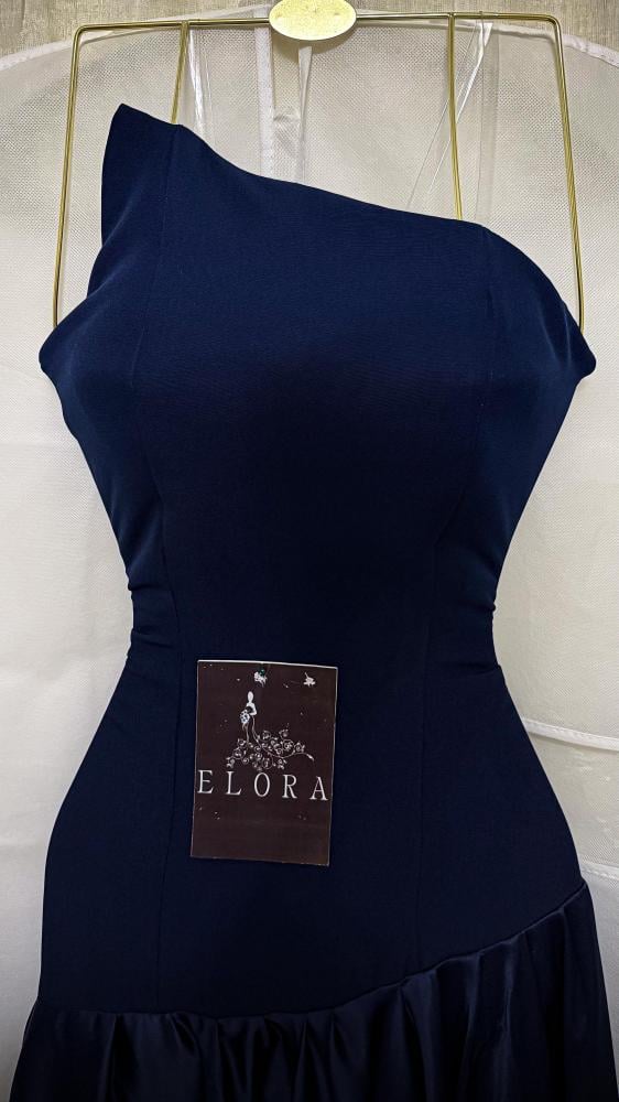 فستان باربي كحلي على تفته كلوش