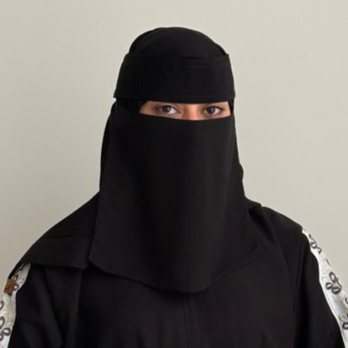 نقاب وسط مايل