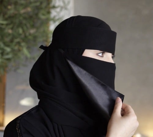 نقاب وسط مبطن
