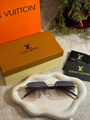 نظارة LOUIS VUITTON أطار فضي