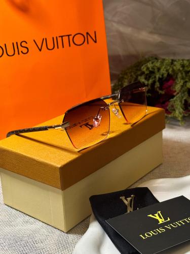 نظارة LOUIS VUITTON أطار فضي