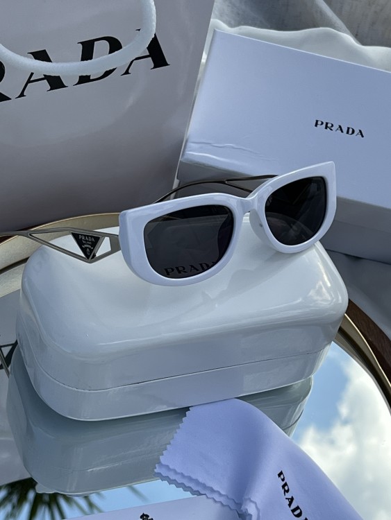 نظارة PRADA المشهورة
