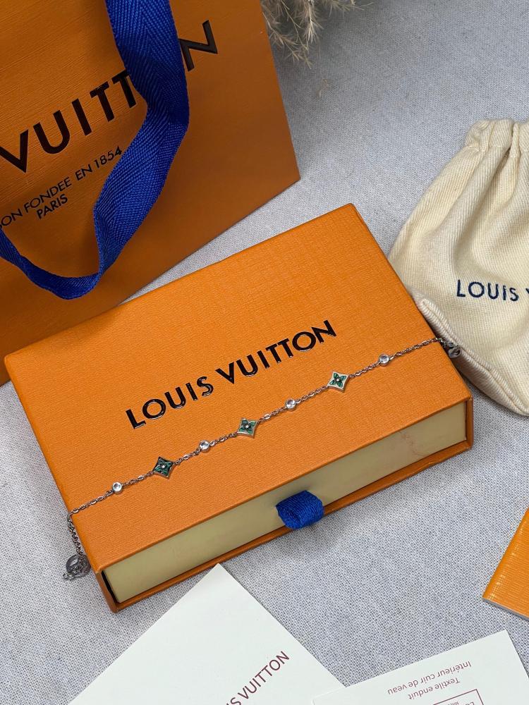 إسوارة LOUIS VUITTON معدن فضي
