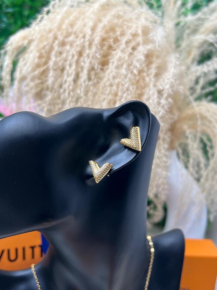 سلسال LOUIS VUITTON ذهبي