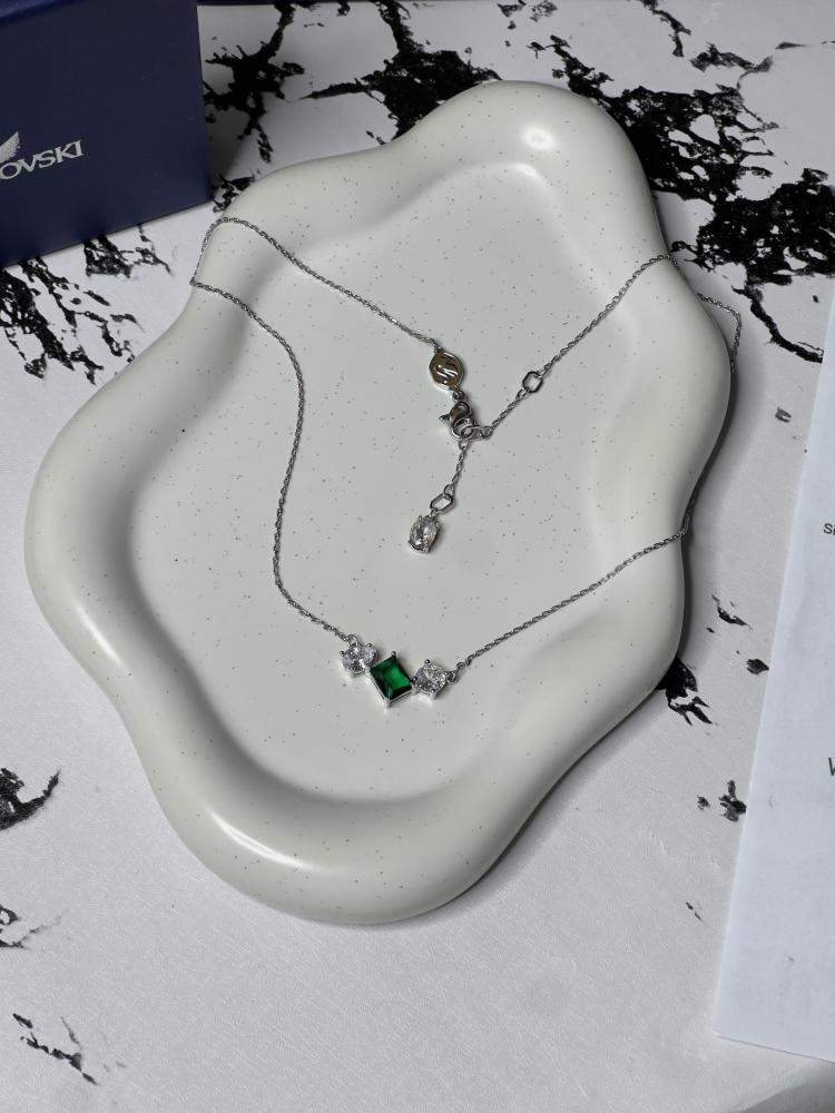 سلسال سوارفيسكي فضي كريستالة أخضر